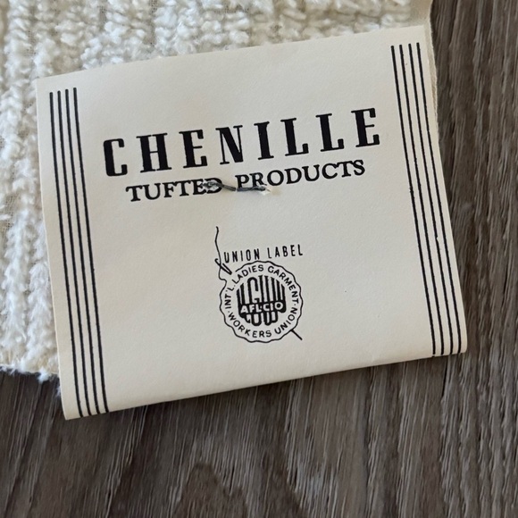 VINTAGE - Circa: 1962 Chenille Tufted Prod. Union Label, Babycore, Quiet Lux - Picture 3 of 7